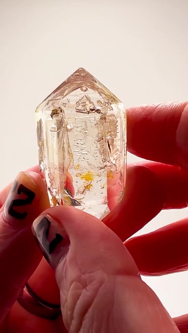 ABSOLUTELY MESMERIZING… MADAGASCAR PETROLEUM QUARTZ WITH MULTIPLE MOVING…