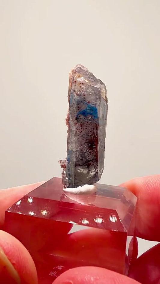 PAPAGOITE, HEMATITE & KAOLINITE… THREE MINERALS, ONE INSANE QUARTZ!