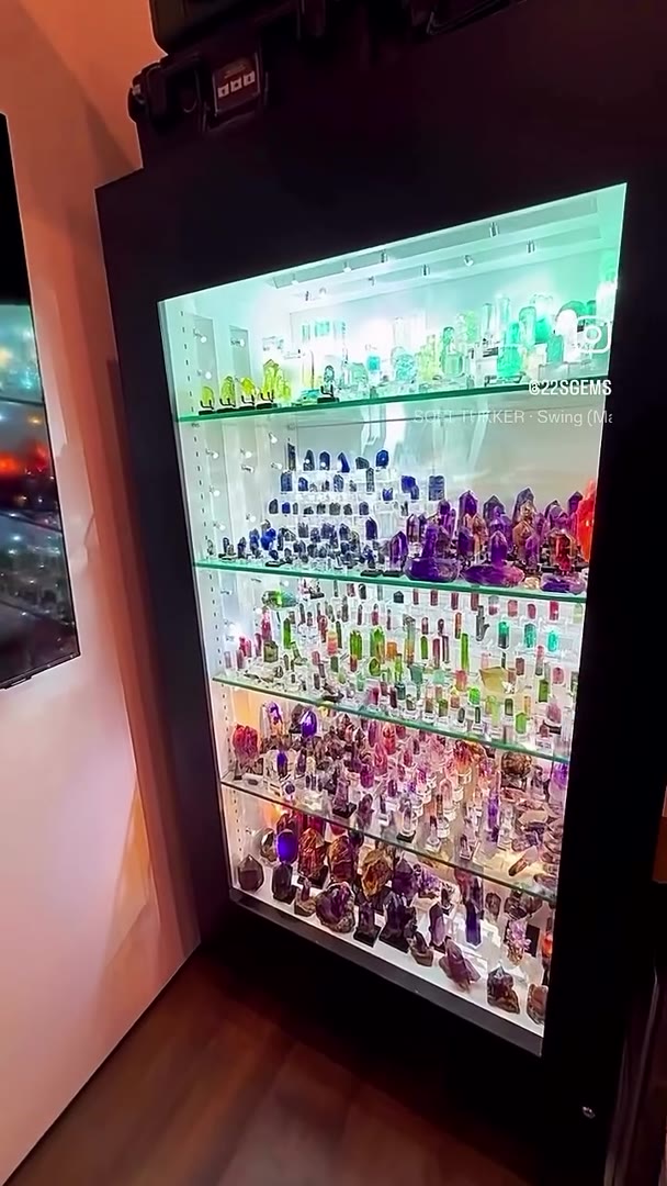 WELCOME TO MY HAPPY PLACE… A LOOK INSIDE ONE OF MY MINERAL CASES!