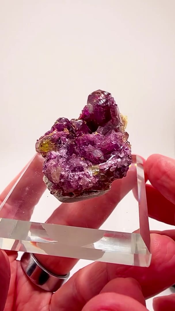 CANADIAN MINERAL JEFFREY MINE MAGIC… AN ABSOLUTE RASPBERRY-PURPLE STUNNER!