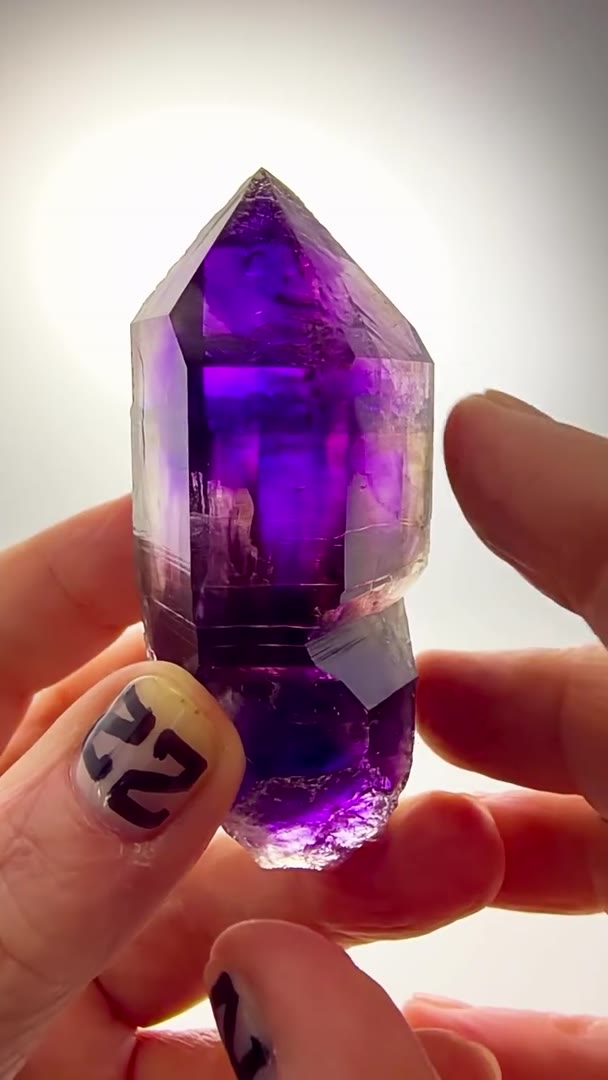 NAMIBIAN SCEPTER MAGIC… THAT BLUE-PURPLE FLASH IS ABSOLUTELY INSANE!