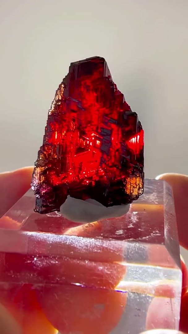 12.52 GRAMS OF PURE RED GARNET INSANITY… AN ABSOLUTE JUICE BOMB!