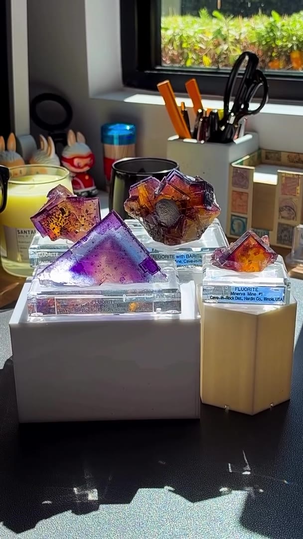 WHEN THE SUN HITS JUST RIGHT… FLUORITE FRIDAY MAGIC!