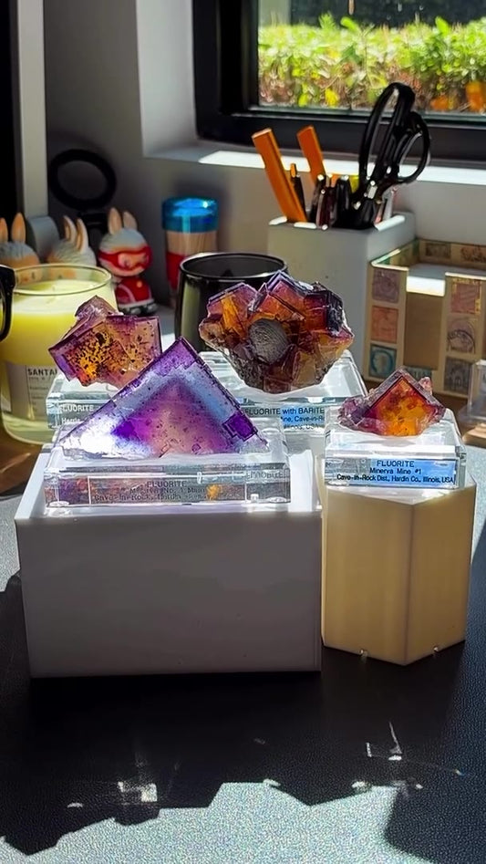 WHEN THE SUN HITS JUST RIGHT… FLUORITE FRIDAY MAGIC!