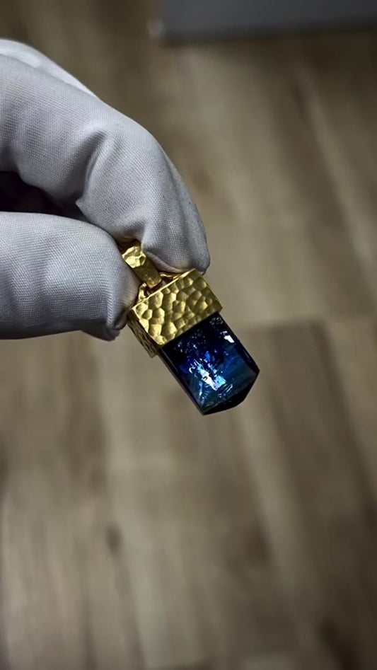 WHEN NATURE’S MAGIC MEETS CUSTOM 18K GOLD!