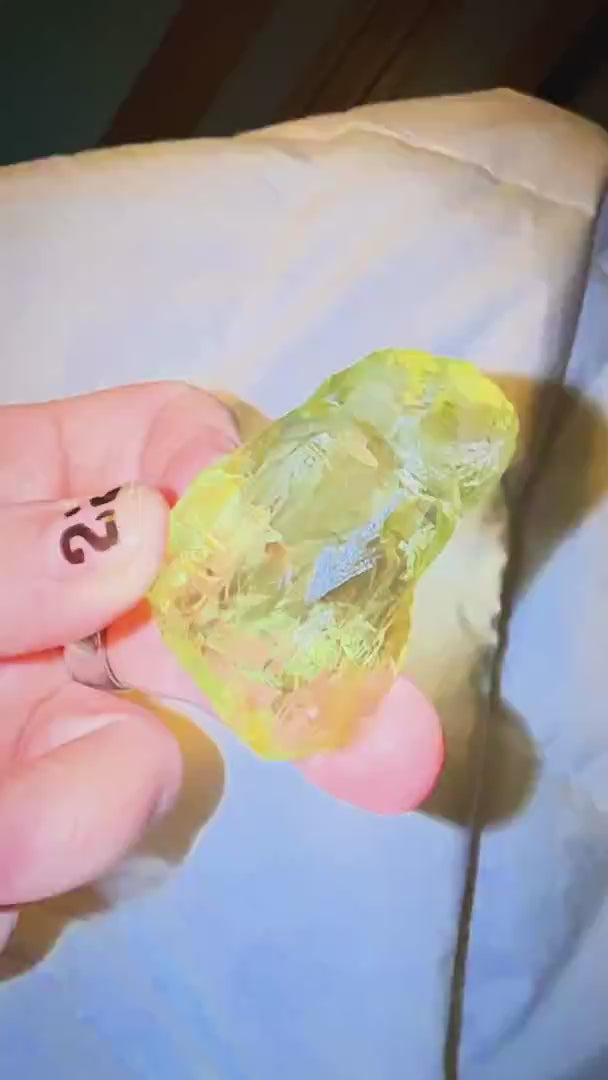 Gem lovers, rejoice!  I've stumbled upon an extraordinary 47.48g etched…
