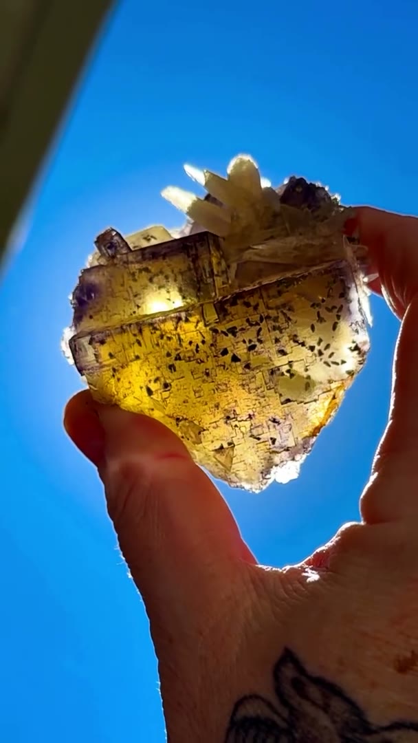 SUNSET IN A CUBE