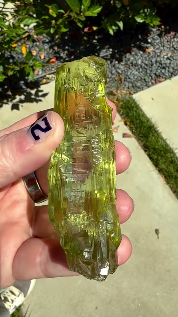 Some crystals just hit different… and this Ukrainian Heliodor is absolutely…