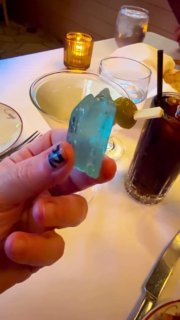 Dinner views hit different when you casually pull a Mozambique aquamarine…