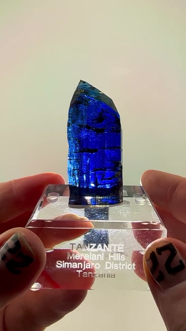 44 grams of unreal Tanzanite perfection